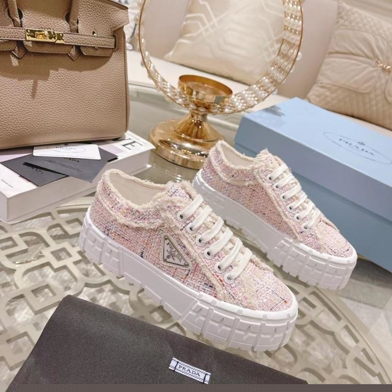 Pra*a casual shoes
